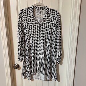 Kim Rogers Black and White Houndstooth Button Down Shirt